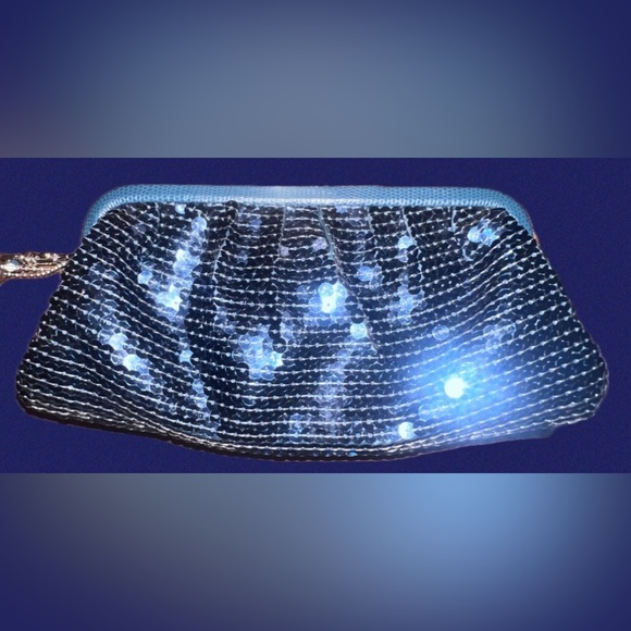 New Coach Sequin Kisslock Clutch Leather Wristlet Handle
New W/O Tag - Picture 5 of 12